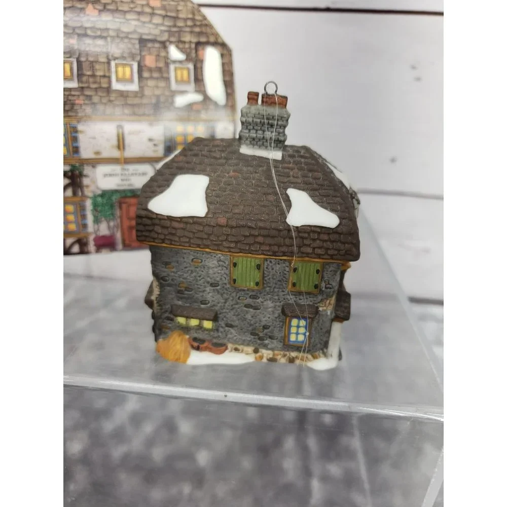 Dept 56 “Sir John Falstaff Inn” Ornament Village Collectors‎ Edition 1995